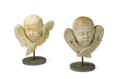 null Deux têtes d'enfants ailées en marbre blanc veiné (fragments)XVIIèmesiècle (accidents...