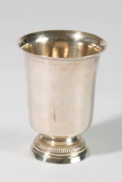 null Timbale tulipe en argent 950 millièmes 1797-1809, base ronde à décor de godrons...