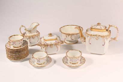 null Partie de service à thé en porcelaine de Paris de la deuxième moitié du XIXème...