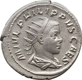 null Philippe II. 244-249. Antoninien. R/ PRINCIPI IUVENT. Philippe tenant un globe...