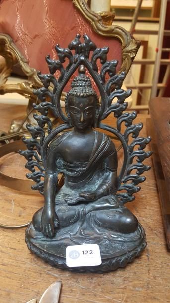null Sujet en bronze à patine médaille "Buddha", fin XIXème / début XXème siècle....
