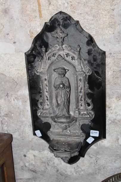 null Bénitier en métal argenté figurant l'Enfant Jésus. Support en marbre noir. H....
