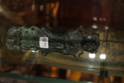 null Sujet en bronze patine verte "Personnage de cour". Asie XIXème siècle. H. :...