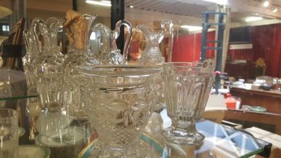 null Trois petits vases en cristal, modèles différents. Fin XIXème/début XXème siècle....