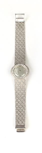 null MONTRE BRACELET DE DAME 

EN OR GRIS 18K

de forme ovale, le tour du cadran...