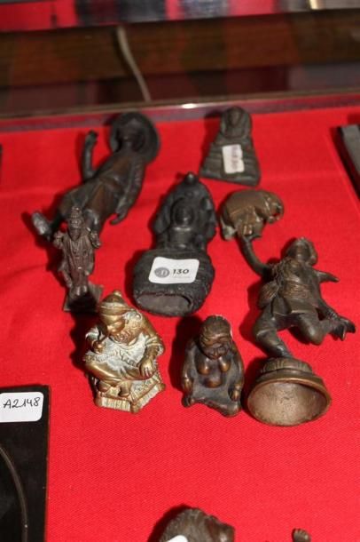 null Ensemble de 8 bronzes Asie, dont "Fumeur de pipe", "Divinité", "Elephant", "Buddha"...