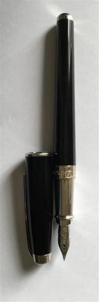 null ST DUPONT stylo plume line D, laque de Chine attributs palladium, plume plaquée...