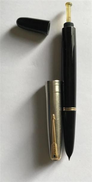 null PARKER USA stylo plume modèle "51" T6 (1946?), corps en résine noire et capuchon...