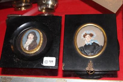 null Deux miniatures sur ivoire figurant un "Portrait de dame" et un "Portrait de...