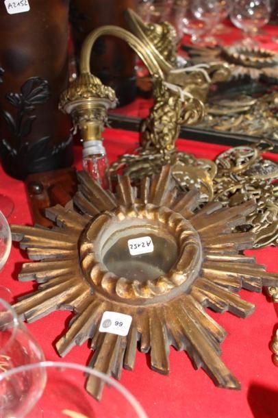 null Ensemble comprenant : éléments de sellerie en bronze - petit miroir de sorcière,...