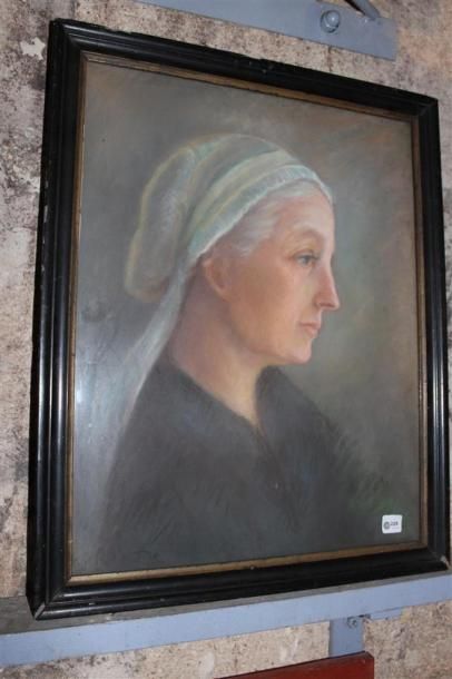 null ECOLE FIN XIXème, "Portrait de femme", pastel. Dim. : 47,5 x 37 cm