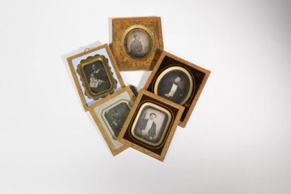 null Lot de 5 daguerrérotypes (portraits dont une photo de groupe)