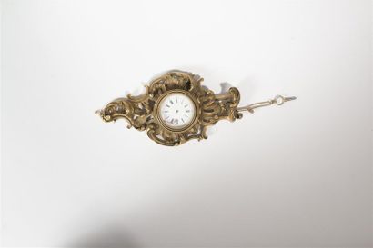 null Petite pendule d'applique en bronze de style Louis XV, XIXème siècle, cadran...