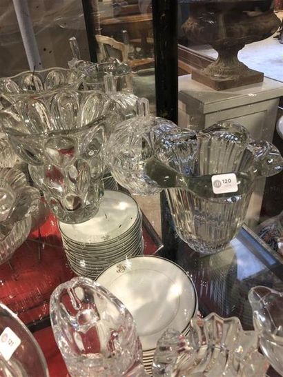 null Ensemble de verrerie-cristallerie comprenant un vase en cristal moulé à décor...