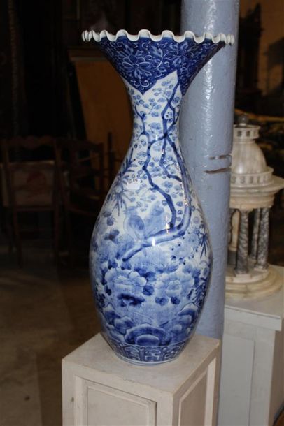 null Paire de vases en fonte de forme Medicis. Fin XIxème siècle. H. : 27 cm