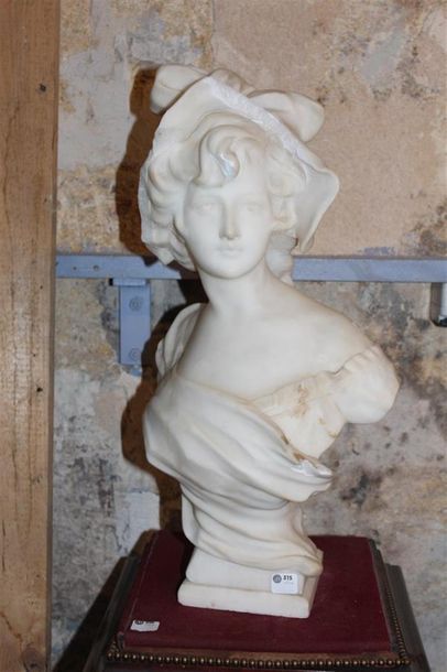 null Sujet en marbre blanc "Jeune fille au chapeau", signé LEFEVRE . Fin XIXème siècle....