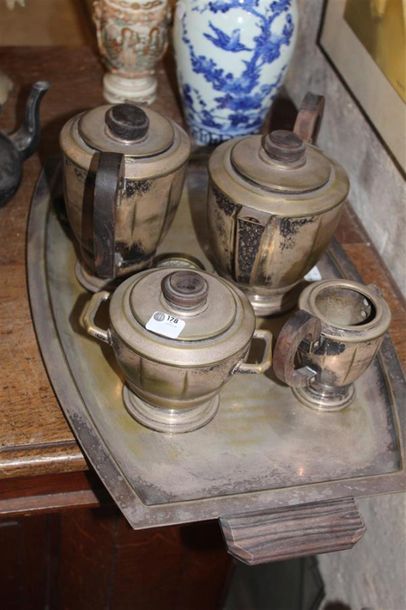 null Partie de service à thé et café en métal argenté (désargenté) comprenant 4 pièces...