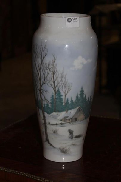 null COPENHAGEN, Vase en porcelaine à décor d'un paysage enneigé. H.: 29 cm