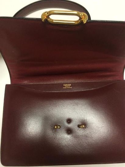 null Hermès,
Sac Modèle Fonbielle, en cuir bordeaux