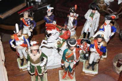 null Ensemble de sujets en porcelaine polychrome "Napoléon Bonaparte" et "Généraux...