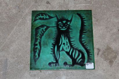 null J. LURCAT, carreau en céramique à décor d'un chat. SANT VICENS.