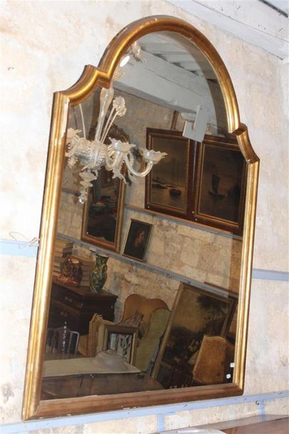 null Miroir cadre en bois et stuc doré (manques de dorure), XXème siècle 160 x 130...