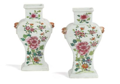 null Paire de vases en porcelaine polychrome
Chine, XIXème siècle
De forme quadrangulaire...