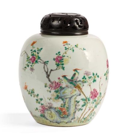 null Pot à gingembre en porcelaine polychrome
Chine, XVIIIème / XIXème siècle
Ovoïde,...