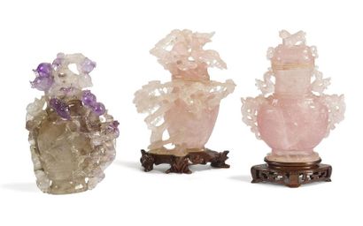 null Deux vases en quartz rose et un vase en améthyste 
Chine, XXème siècle
Les vases...