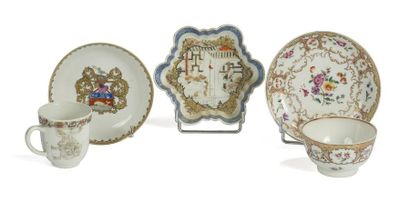 null Lot de porcelaines bleu blanc, famille rose et rehauts d'or
Chine, XVIIIème...