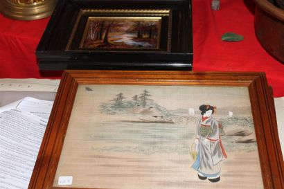 null Deux peintures sur soie japon XXe. on y joint une plaque en émail de Limoges,...