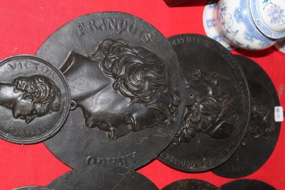 null Médaillons en bronze : portraits de Molière, Corneille, François Arago, Victor...
