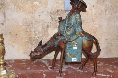 null Sujet en bronze patiné et décor cloisonné "Toba sur sa mule". Japon CIRCA 1900....