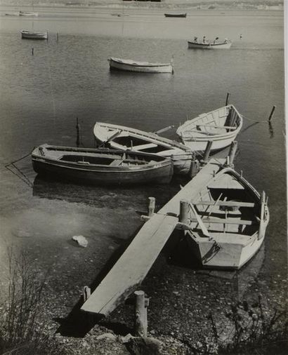 null Pierre AURADON (1900-1988)
Barques et bateaux à quai, c.1940
Grandes épreuves...
