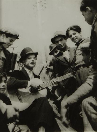 null Jean-Gabriel SERUZIER (1905-1994)
Musiciens de rue. c.1935
Epreuves argentiques...