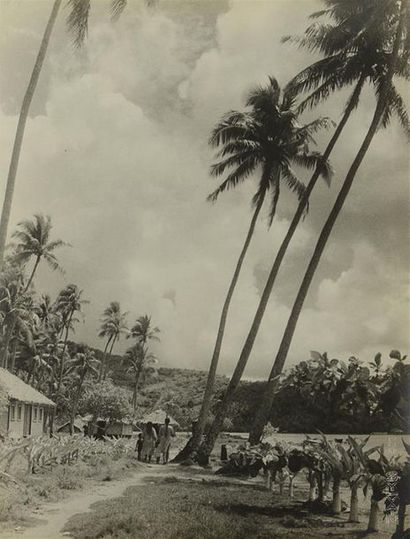 null Adolphe SYLVAIN (1920-1991)
Tahiti, vue de Bora Bora, voiles... c.1950.
Quatre...