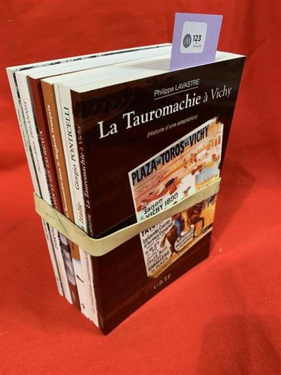 null ENSEMBLE DE PUBLICATIONS UBTF
dont : La tauromachie à Vichy, par Philippe Lavastre,...