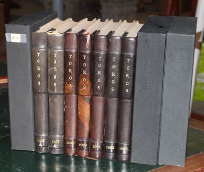 null REVUE TOROS
Années 1957 à 1963, reliées en 5 volumes 1/2 chagrin brun