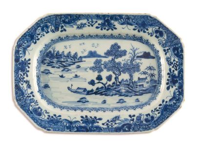 null PLAT EN PORCELAINE BLEU BLANC
Chine, XVIIIème siècle
Les assiettes à décor de...