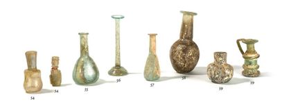 null DEUX BOUTEILLES en verre moulé
Cassées, collées, restaurées.
IXème-Xème siècle...