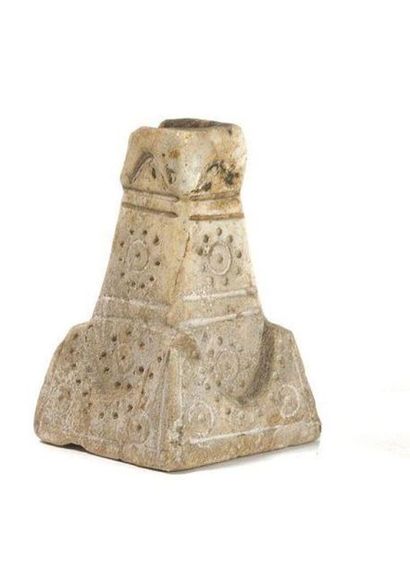 null LAMPE pyramidale en albâtre
Afrique du nord
Haut.: 13 cm