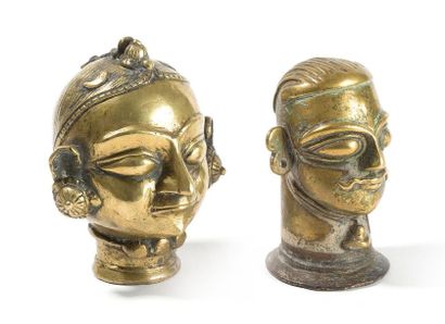 null DEUX TêTES de divinité BOUDDHIQUE
en bronze. Inde, XIXème siècle
Haut.: 14 et...
