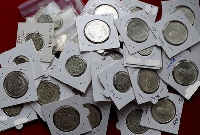 null SUISSE.
Lot de 61 monnaies dont 56 en argent : 20 x 5 Francs 1931 à 1969, 3...