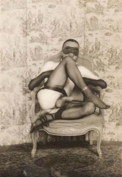 null Pierre MOLINIER 1900-1976
Eperon d'amour : « Autoportrait assis sur un fauteuil...