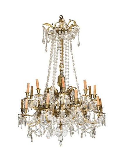 null Grand lustre en bronze doré et verre taillé à dix huit bras de lumières sur...