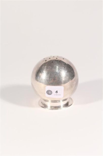 null Ercuis, saupoudreuse à sucre en métal argenté de forme boule, hauteur 7 cm....