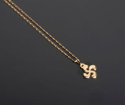 null Une chaîne or jaune 750 millièmes et un pendentif croix basque 3,5g.
