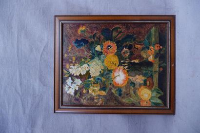 null Ecole du XXe siècle. Bouquet fleuri. Huile sur carton. 68 x 53 cm