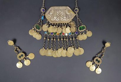 null Parure collier et pendants d’oreille, Turquie ottomane, début du XIXe siècle
Collier...