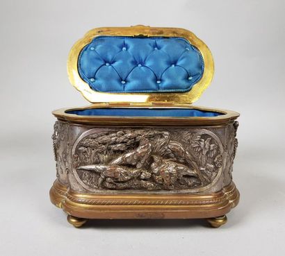 null Louis Théophile HINGRE (1832-1911)
Coffret en bronze argenté et doré à décor...